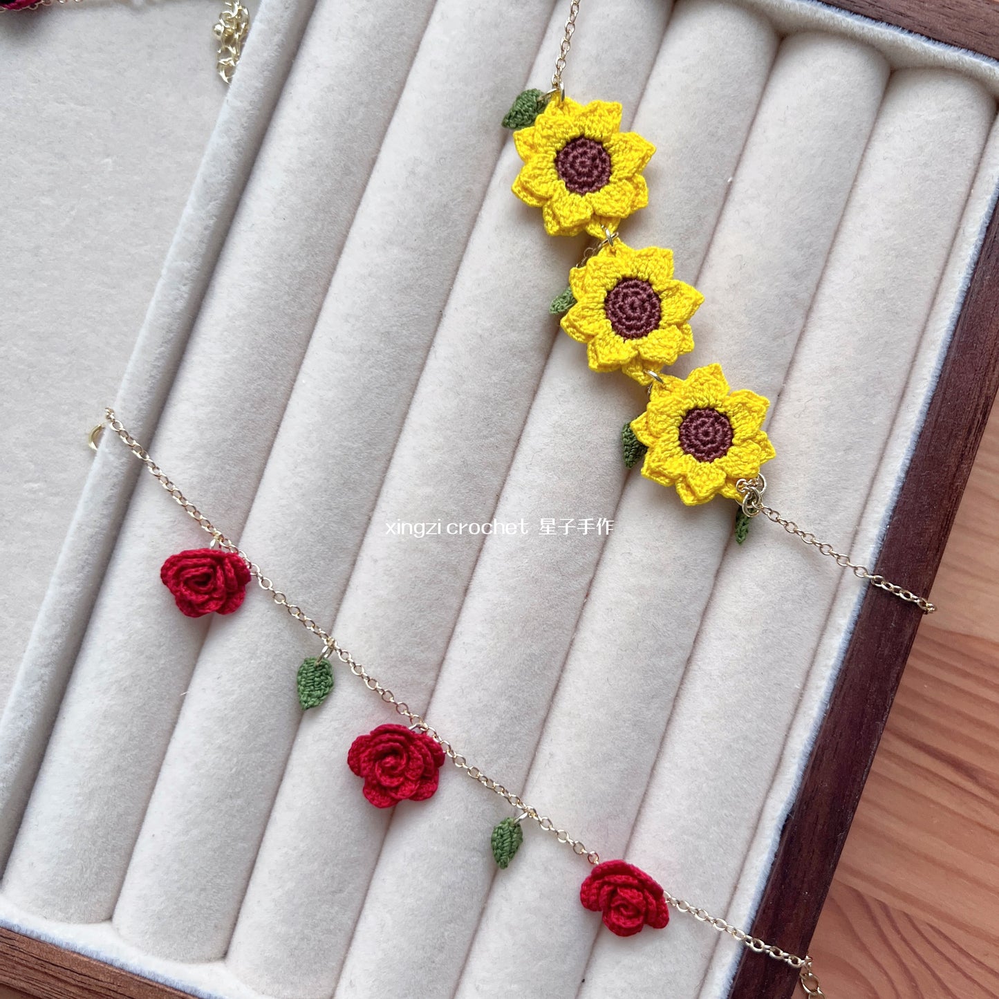 Bracelet micro crochet fleurs, tournesol/rose