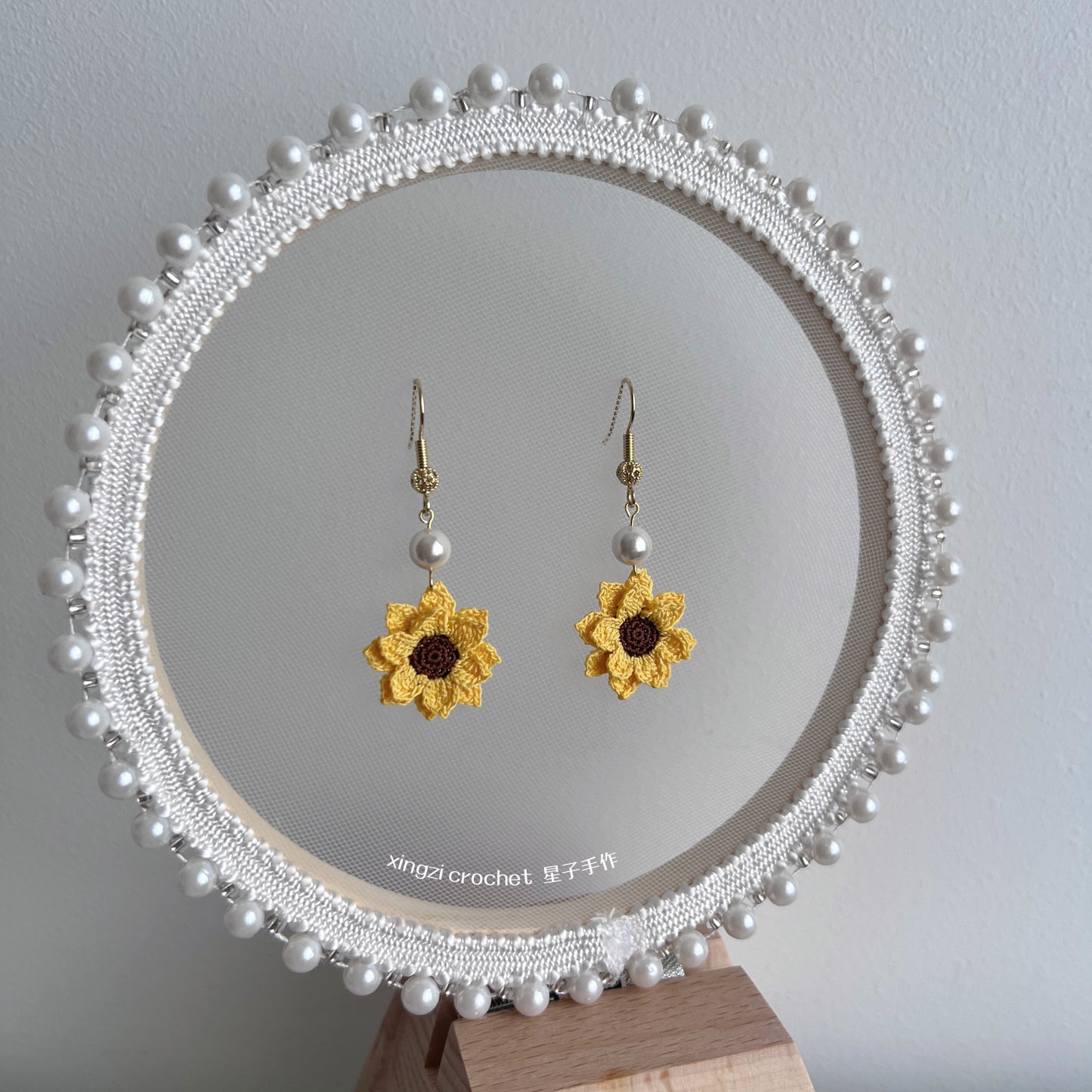 Boucles d'oreilles collier et bracelet tournesol à micro-crochets