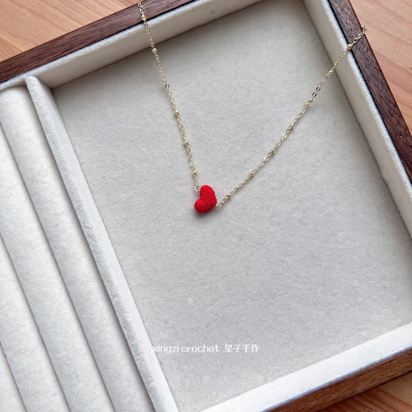 Collier en forme de cœur au micro crochet