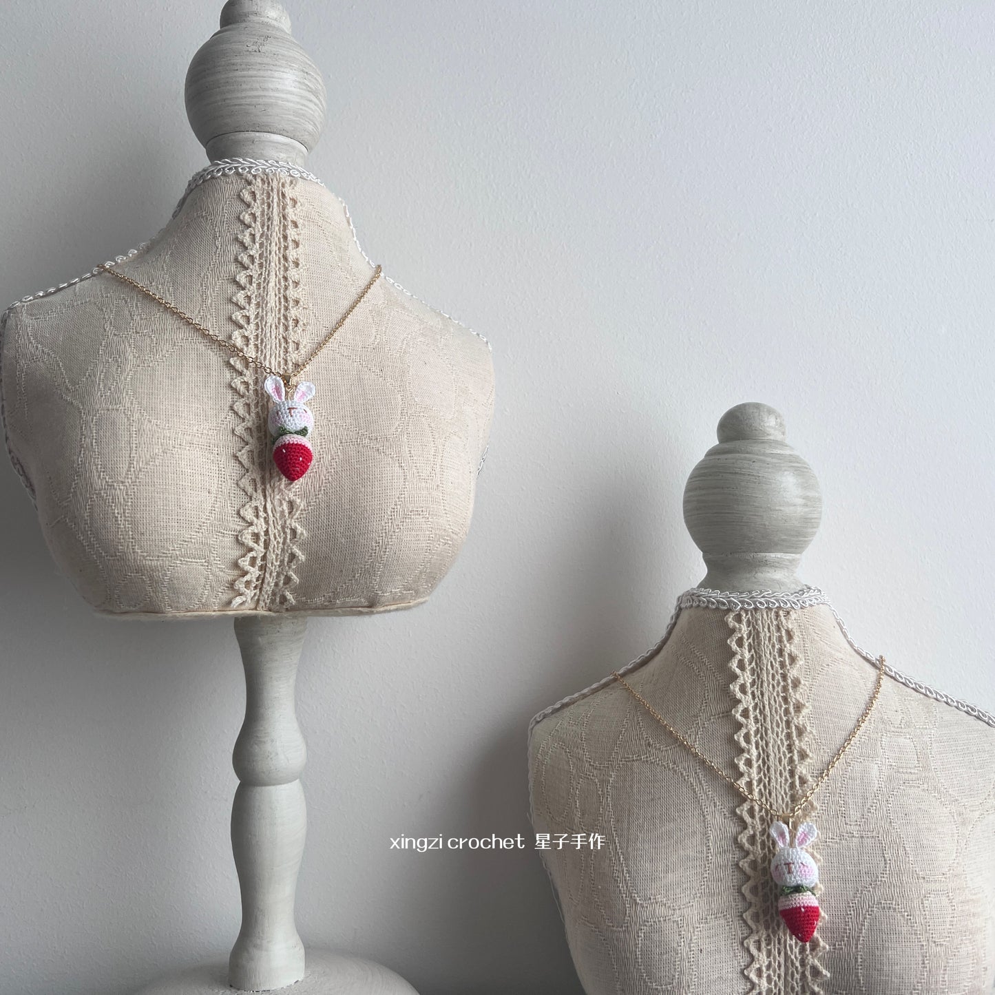 Collier Micro Crochet lapin fraise