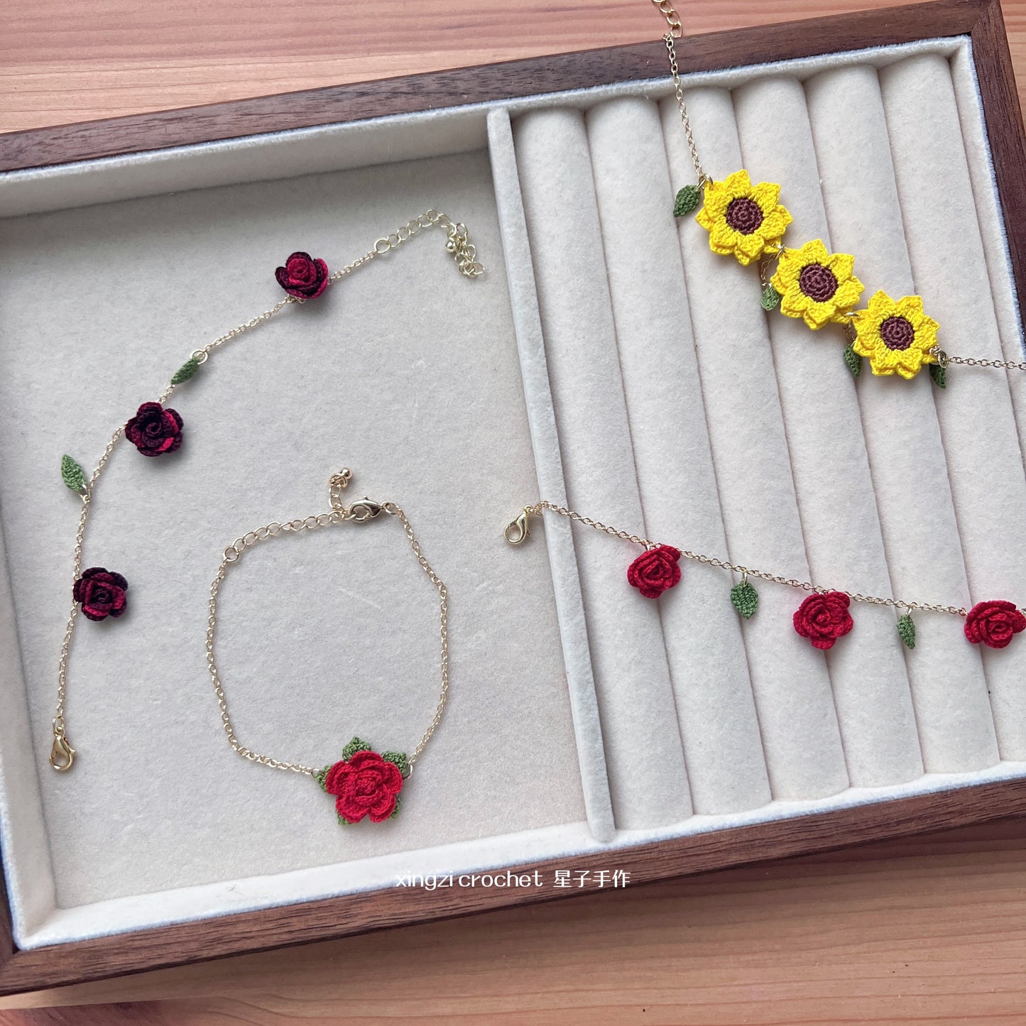 Bracelet micro crochet fleurs, tournesol/rose