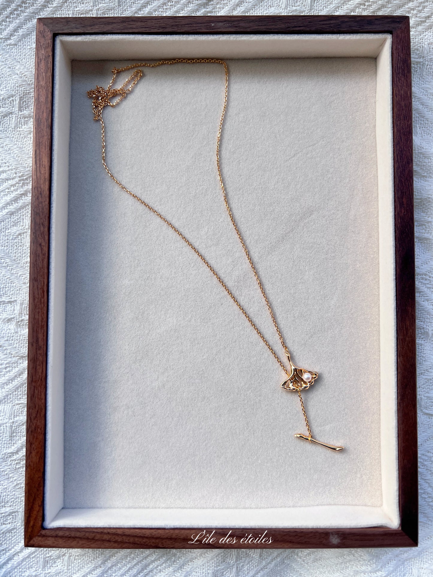 Collier en argent avec perle et feuilles de ginkgo ajouré