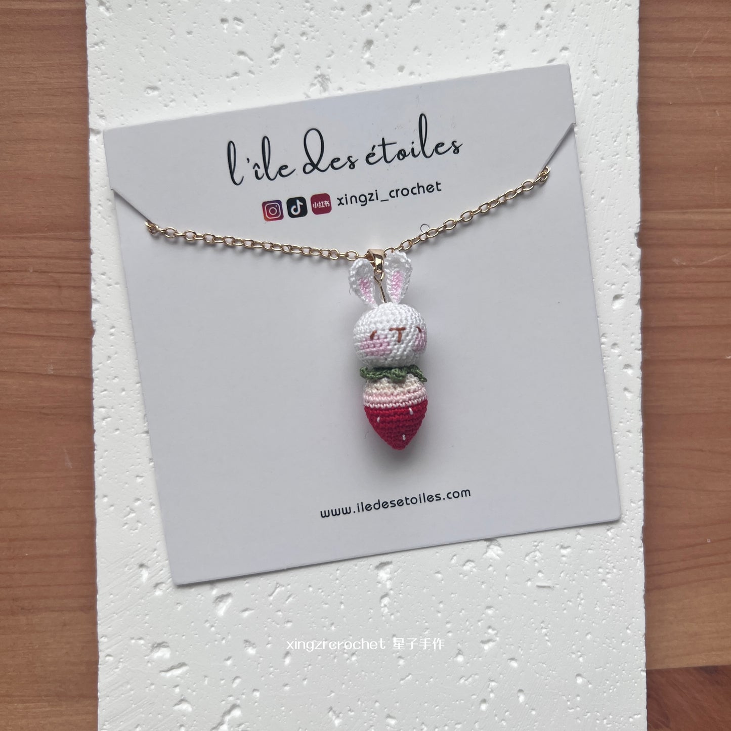 Collier Micro Crochet lapin fraise