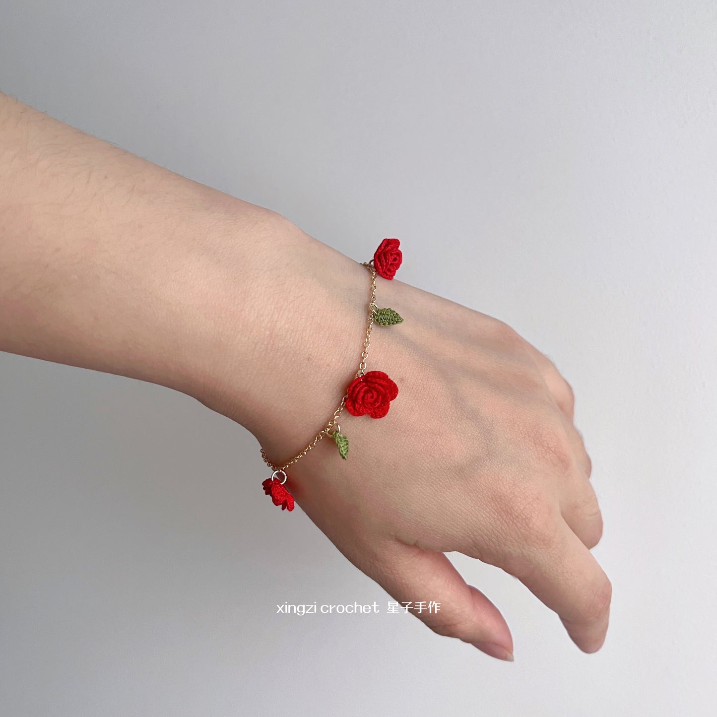 Bracelet micro crochet fleurs, tournesol/rose