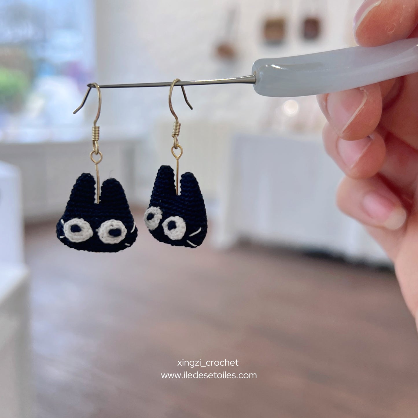 Boucles d'oreilles chat noir à micro-crochet
