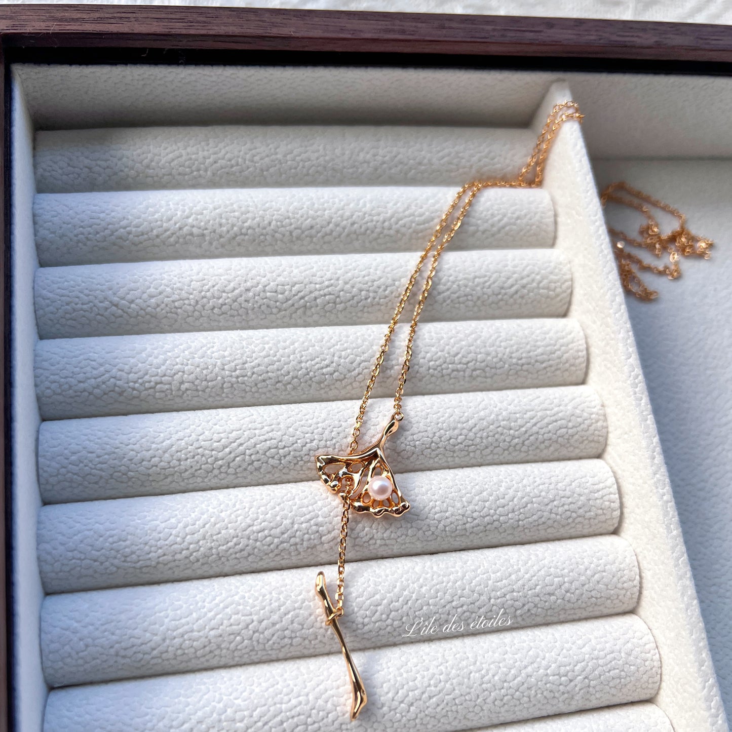 Collier en argent avec perle et feuilles de ginkgo ajouré