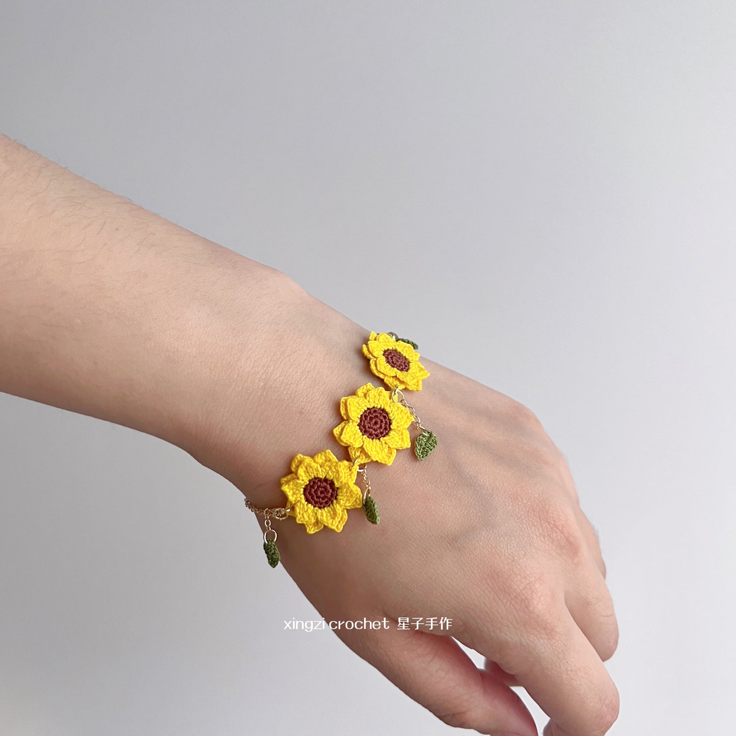 Bracelet micro crochet fleurs, tournesol/rose