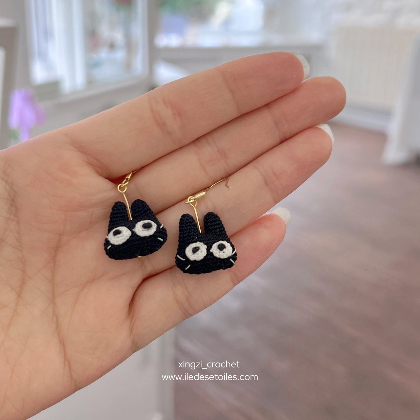Boucles d'oreilles chat noir à micro-crochet