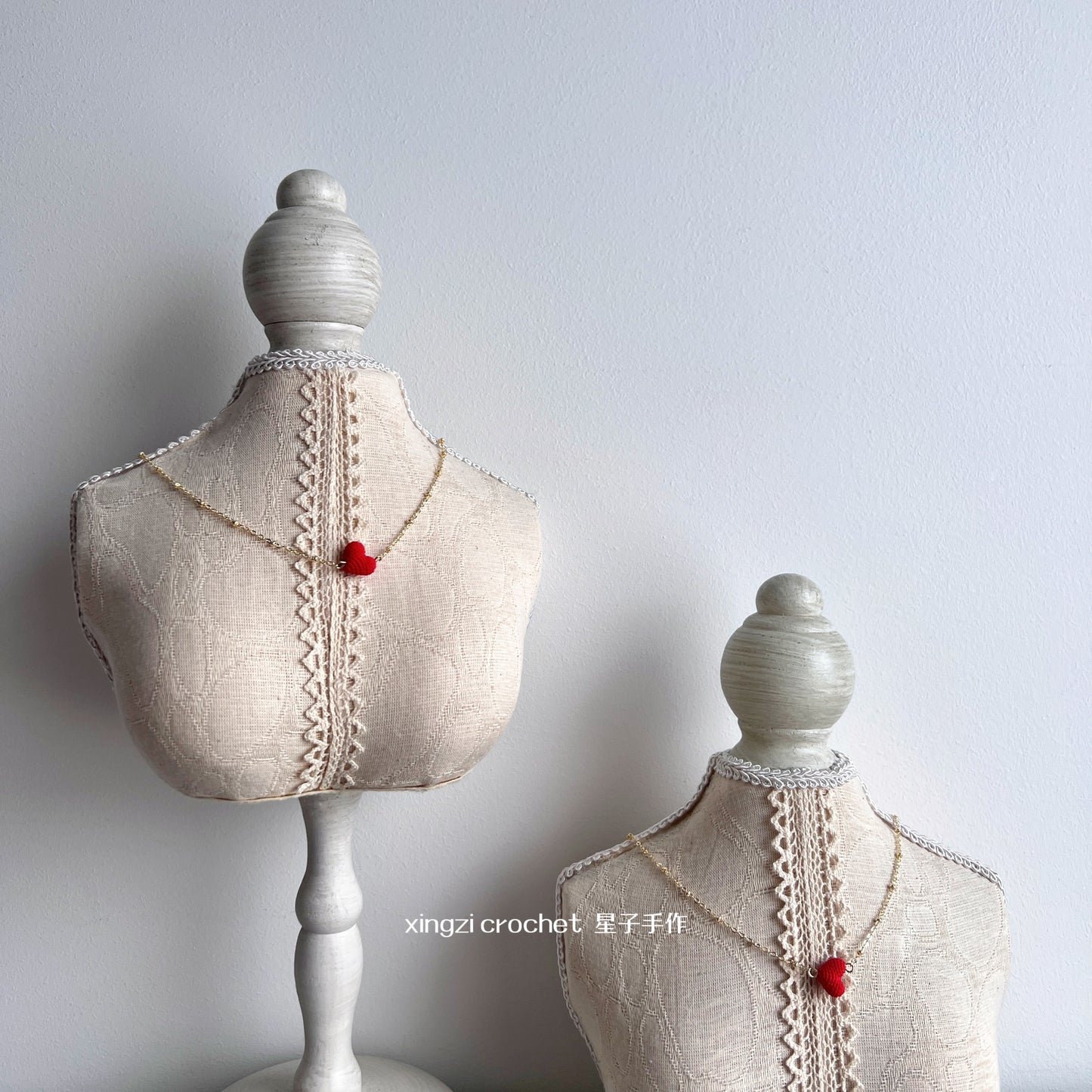 Collier en forme de cœur au micro crochet