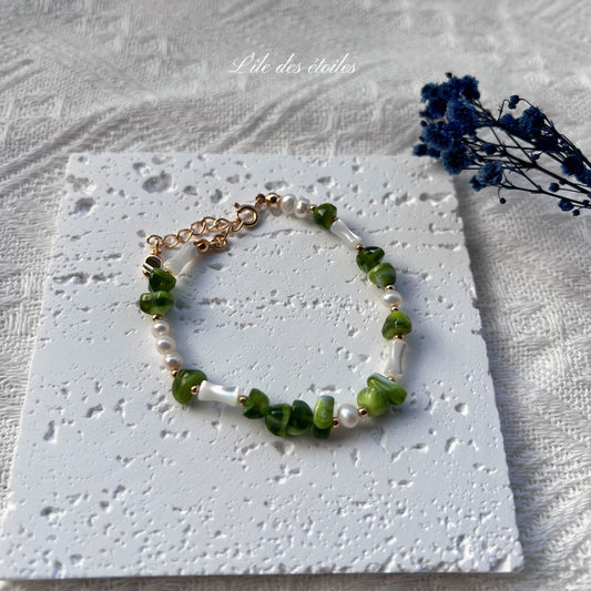 Bracelet en argent avec résine coquilles d’argent et perles