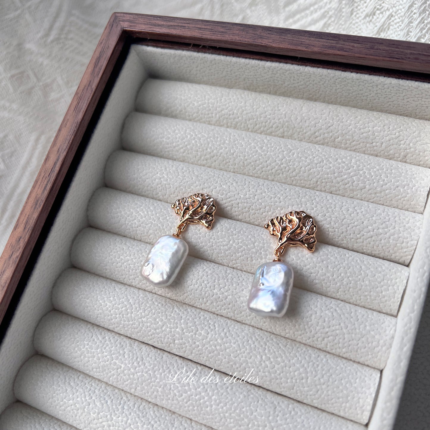 Boucles d'oreilles en forme de la cime d’un arbre avec perles baroques
