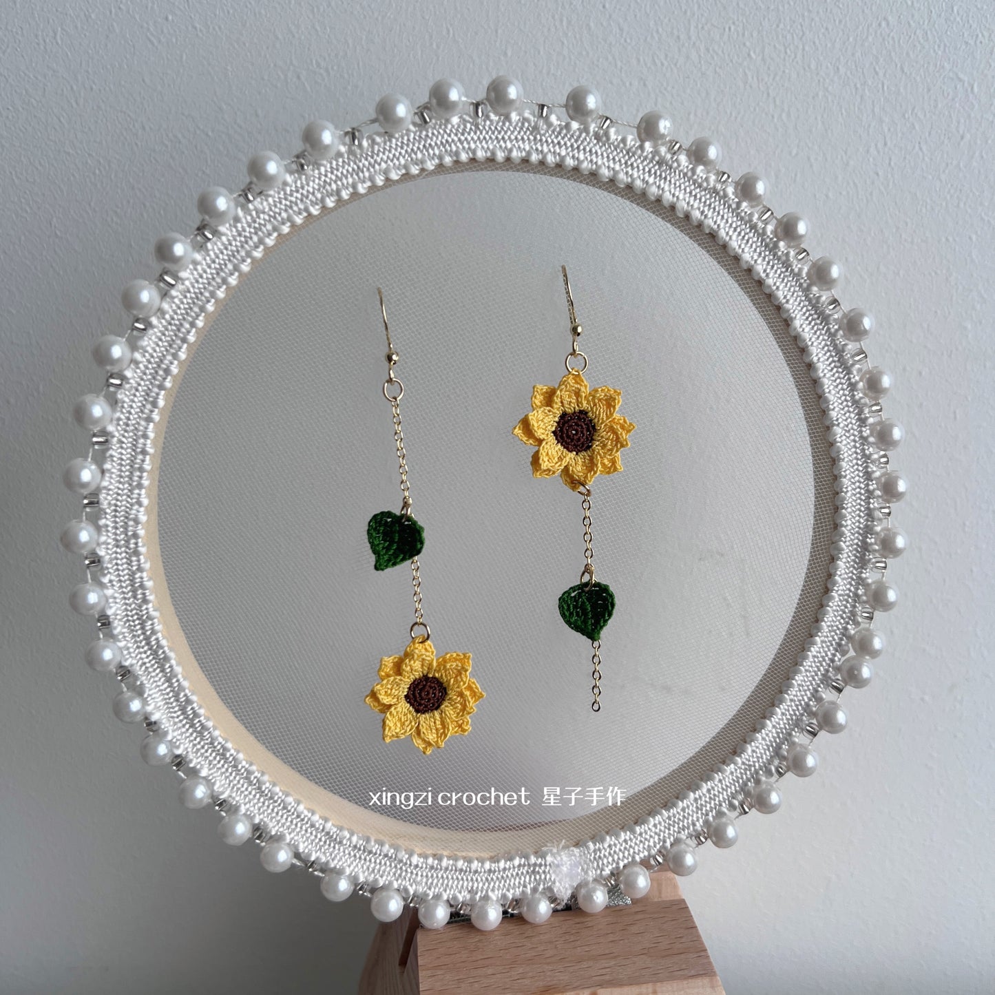 Boucles d'oreilles collier et bracelet tournesol à micro-crochets