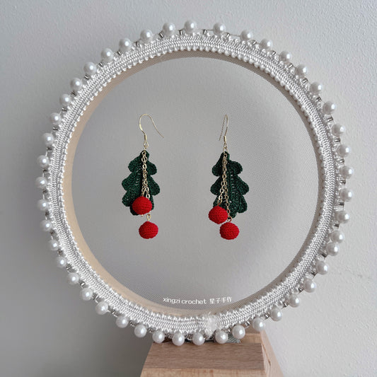 Édition limitée Noël｜boucle d’oreille feuilles de houx de Noël et petits fruits en micro crochet