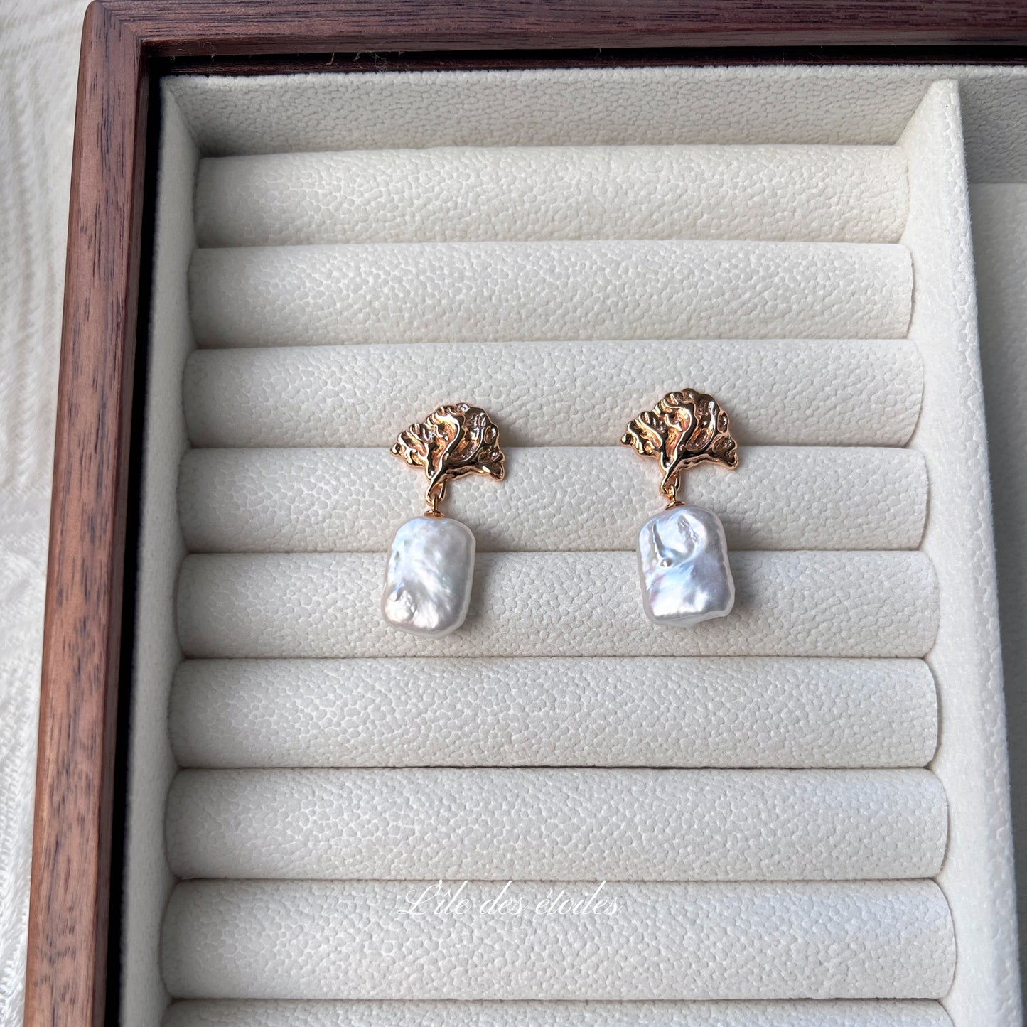 Boucles d'oreilles en forme de la cime d’un arbre avec perles baroques