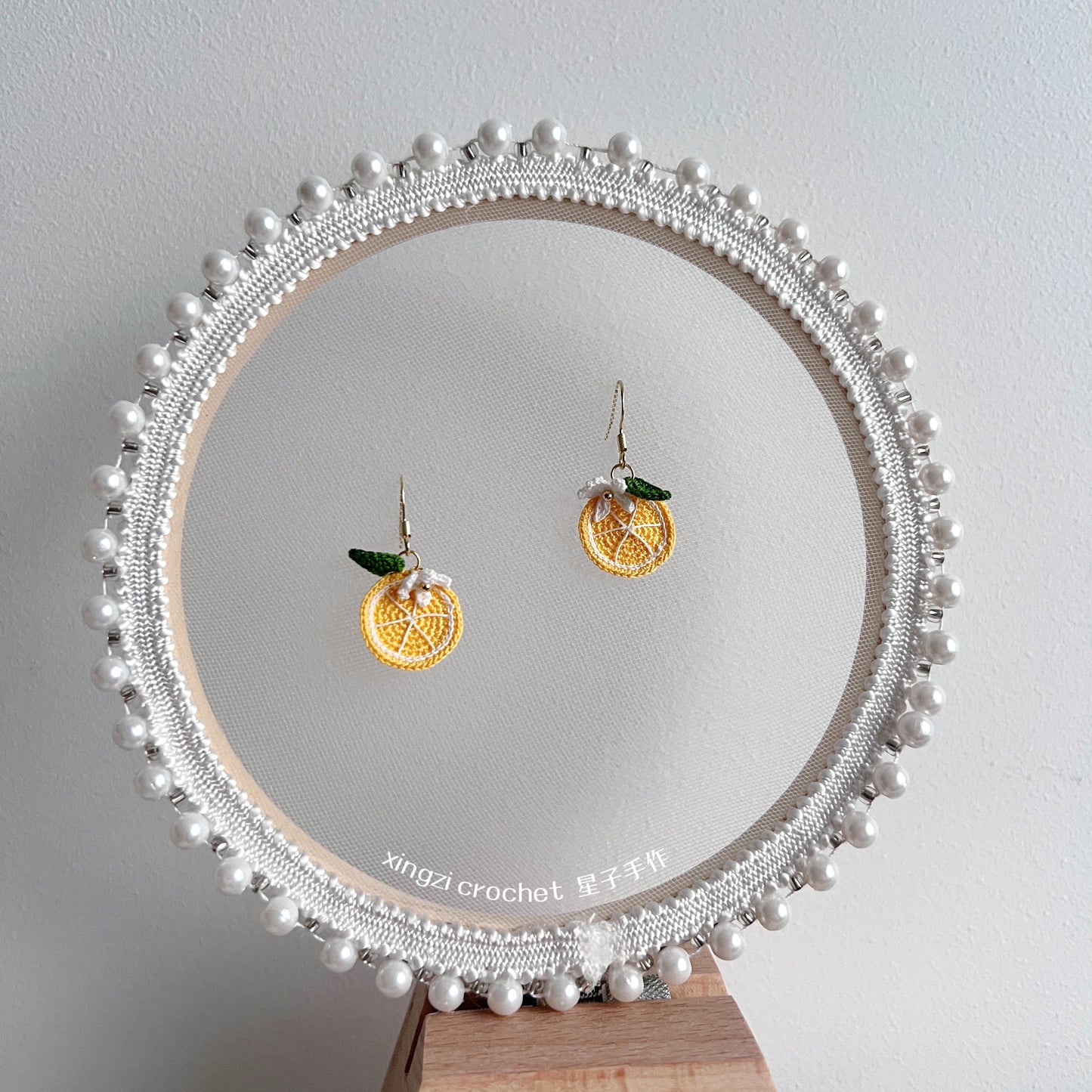 Boucles d'oreilles citron et collier cerise en Micro crochet