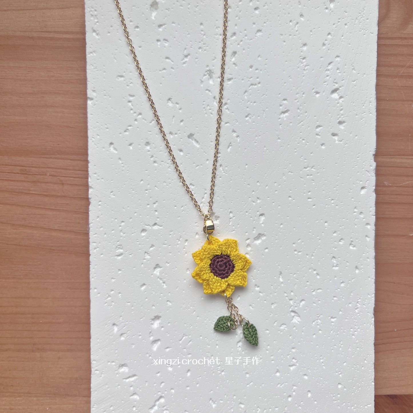 Boucles d'oreilles collier et bracelet tournesol à micro-crochets