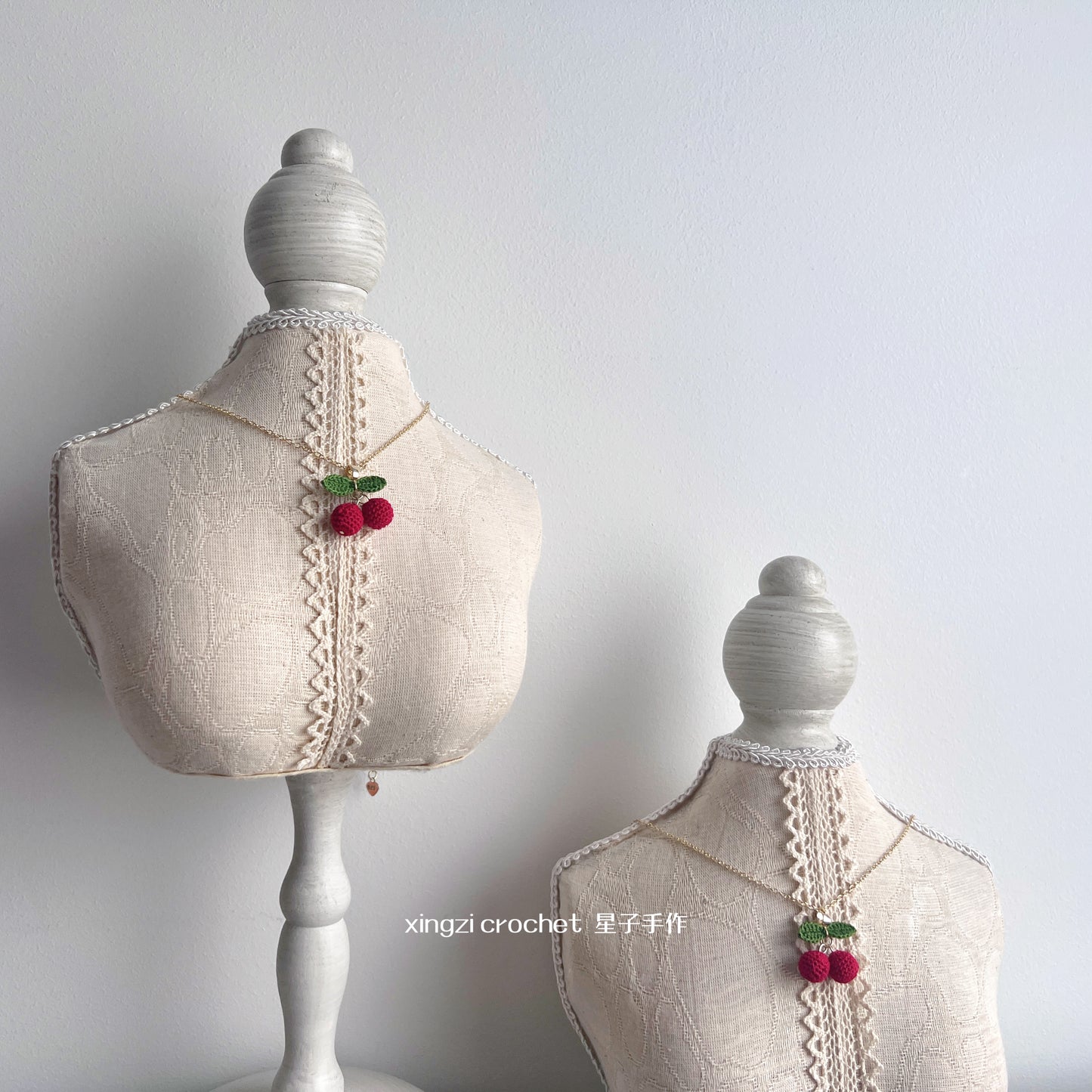 Boucles d'oreilles citron et collier cerise en Micro crochet