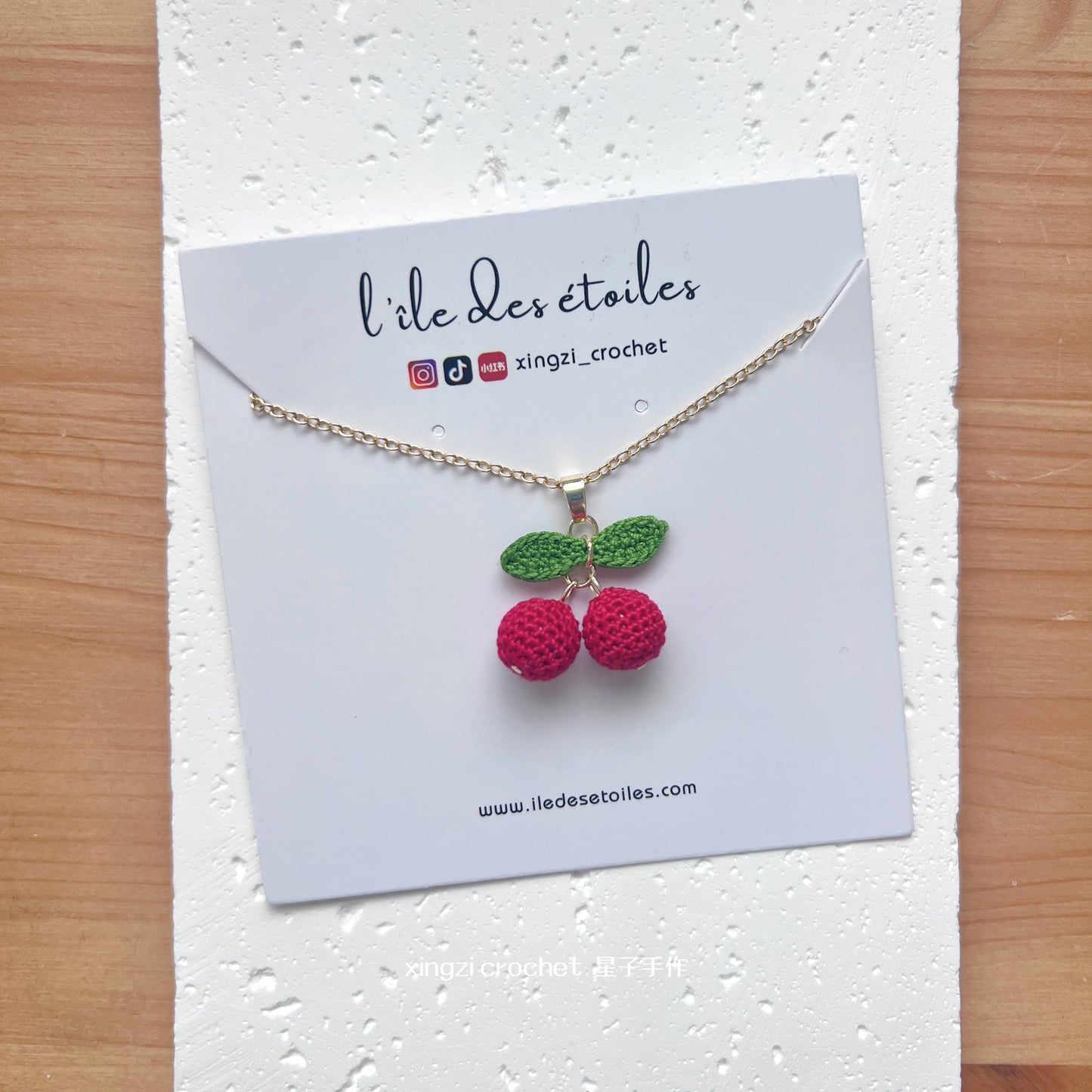 Boucles d'oreilles citron et collier cerise en Micro crochet