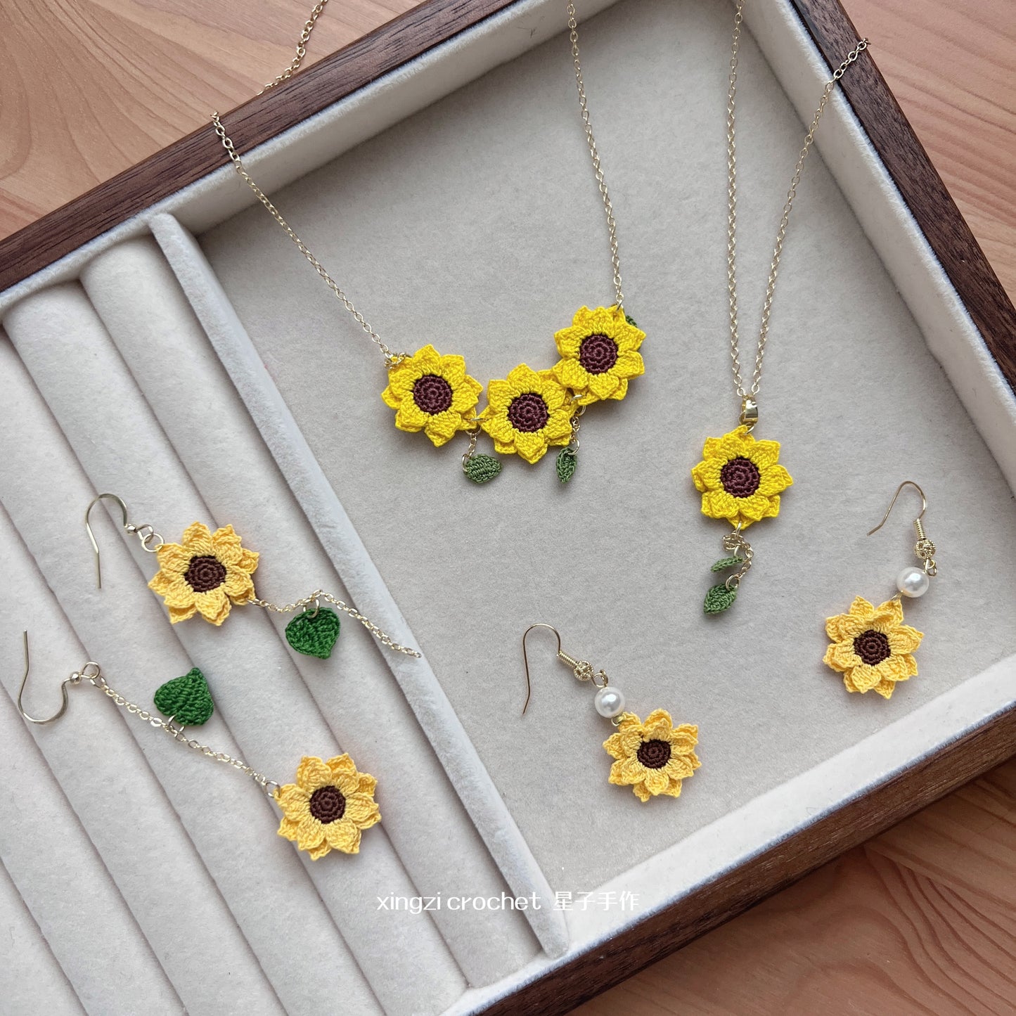Boucles d'oreilles collier et bracelet tournesol à micro-crochets