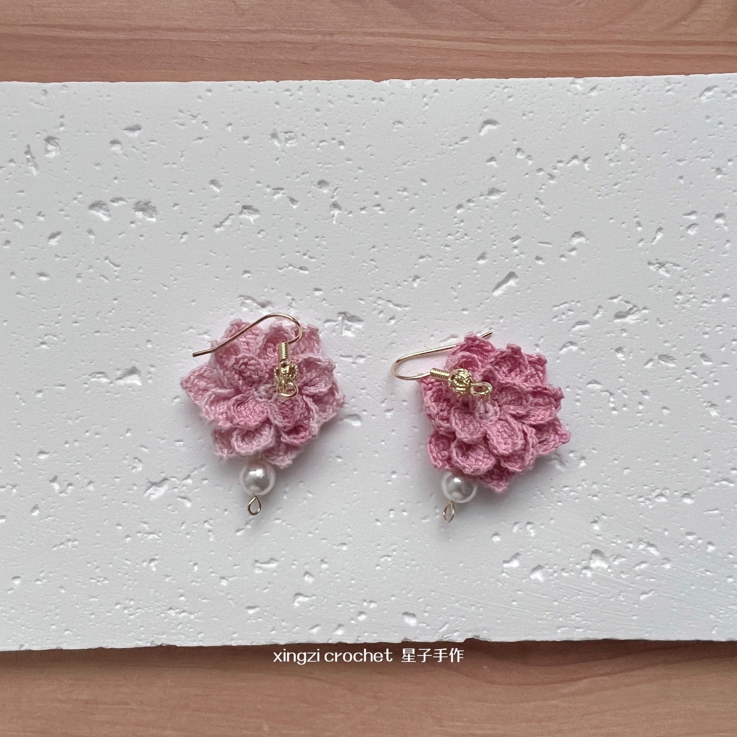 Boucles d'oreilles Lotus en Micro Crochet avec perles décoratives