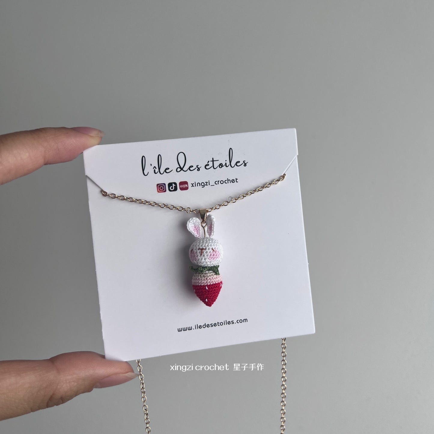 Collier Micro Crochet lapin fraise