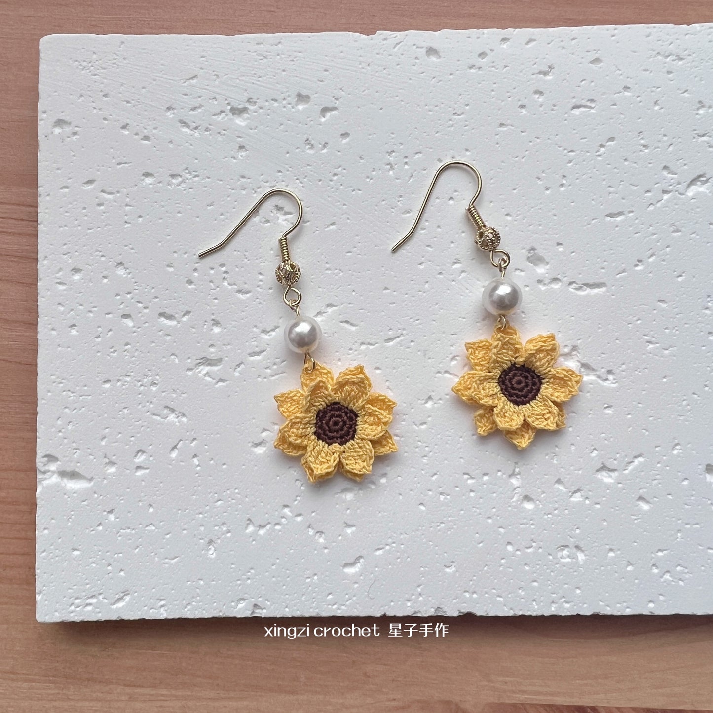 Boucles d'oreilles collier et bracelet tournesol à micro-crochets
