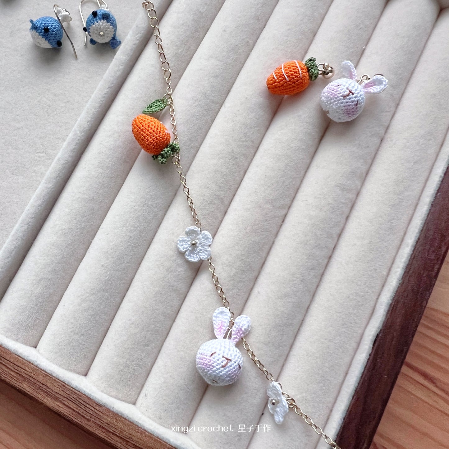 Boucles d'oreilles et bracelets de la collection Animal / Baleine, lapin, chat et panda