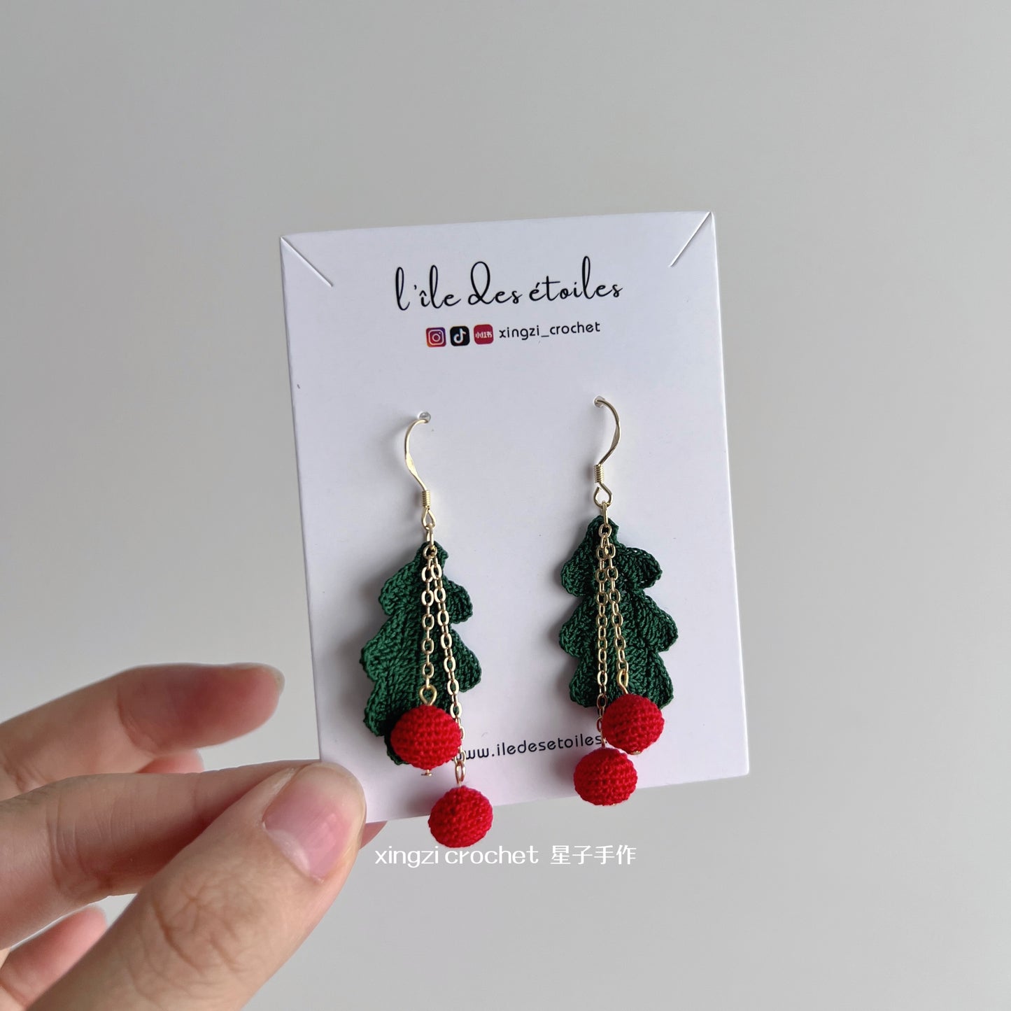 Édition limitée Noël｜boucle d’oreille feuilles de houx de Noël et petits fruits en micro crochet