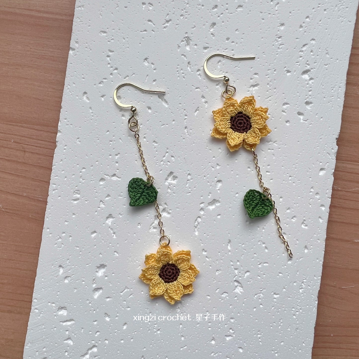 Boucles d'oreilles collier et bracelet tournesol à micro-crochets