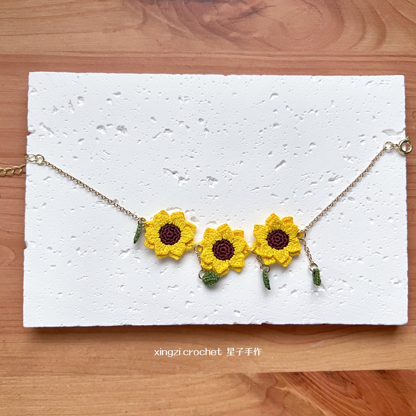 Boucles d'oreilles collier et bracelet tournesol à micro-crochets